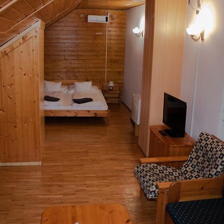 Katalinkert Panzio Bed and Breakfast Γκιόρ Εξωτερικό φωτογραφία