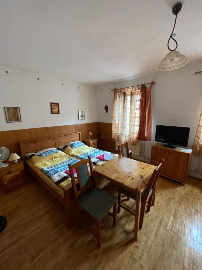 Katalinkert Panzio Bed and Breakfast Γκιόρ Εξωτερικό φωτογραφία