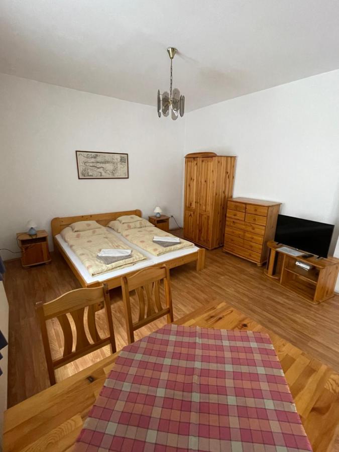 Katalinkert Panzio Bed and Breakfast Γκιόρ Εξωτερικό φωτογραφία