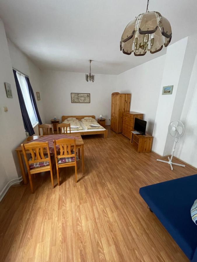 Katalinkert Panzio Bed and Breakfast Γκιόρ Εξωτερικό φωτογραφία