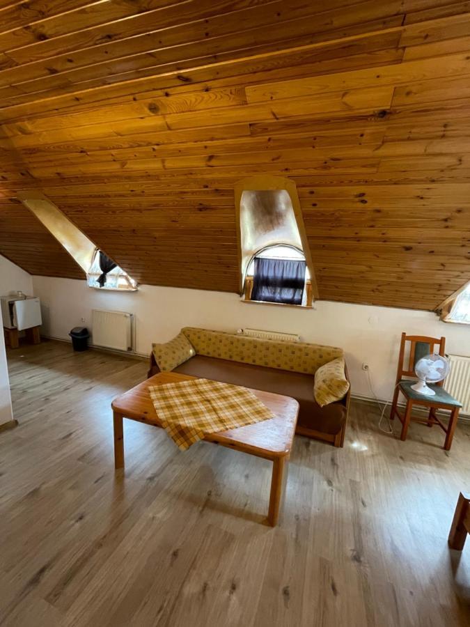 Katalinkert Panzio Bed and Breakfast Γκιόρ Εξωτερικό φωτογραφία