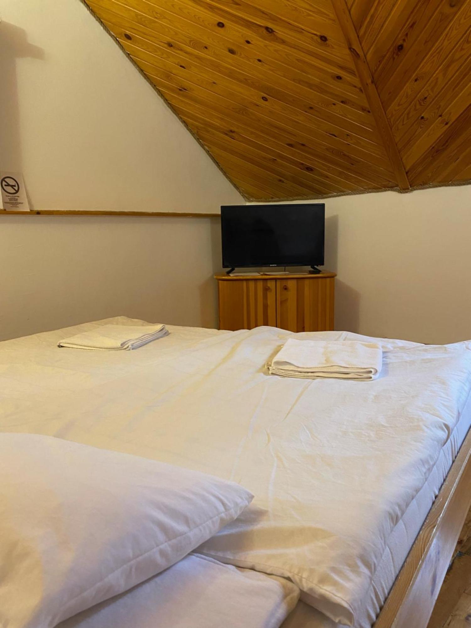 Katalinkert Panzio Bed and Breakfast Γκιόρ Εξωτερικό φωτογραφία