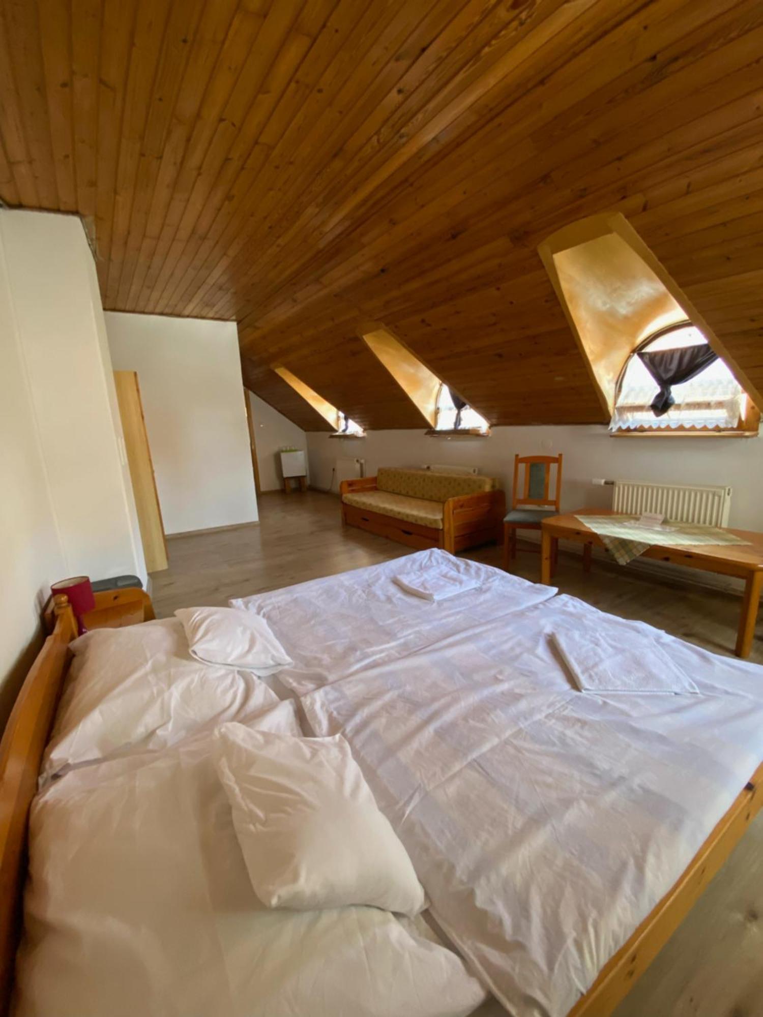 Katalinkert Panzio Bed and Breakfast Γκιόρ Εξωτερικό φωτογραφία