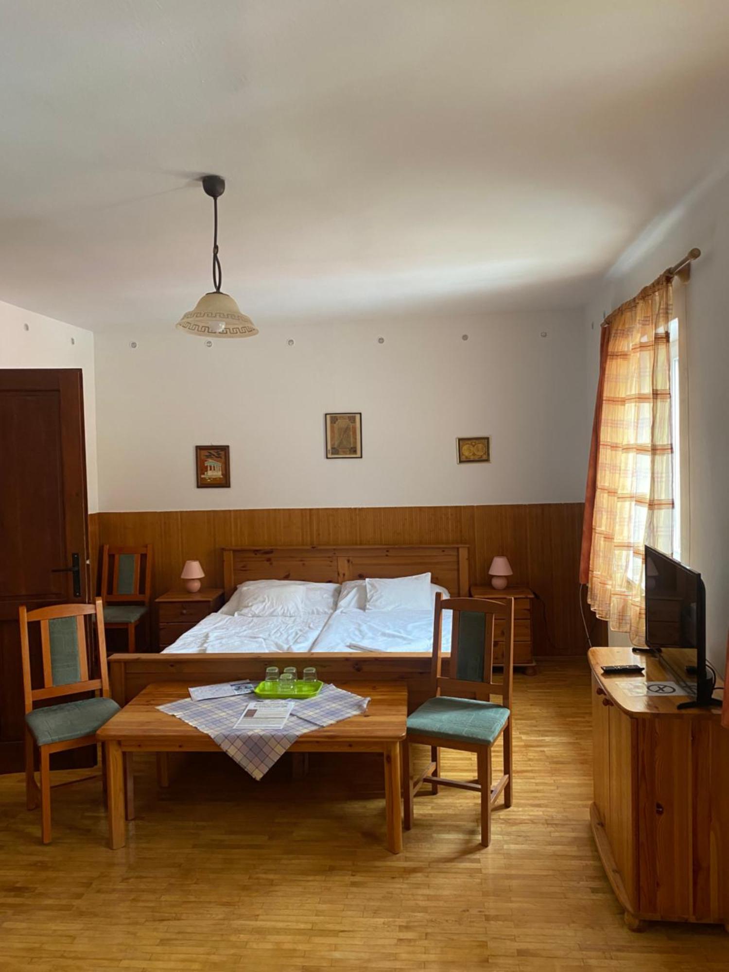 Katalinkert Panzio Bed and Breakfast Γκιόρ Εξωτερικό φωτογραφία