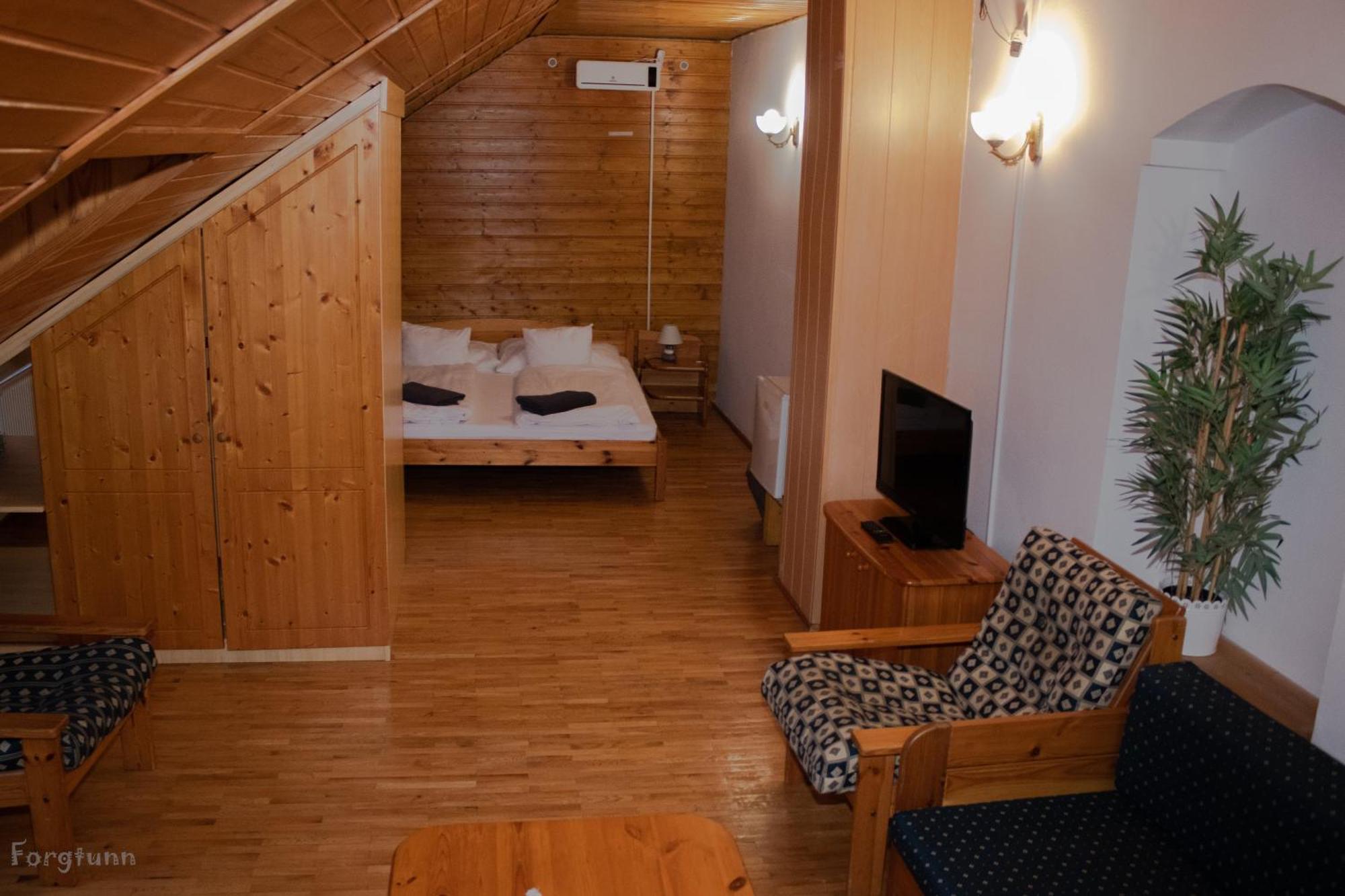 Katalinkert Panzio Bed and Breakfast Γκιόρ Εξωτερικό φωτογραφία