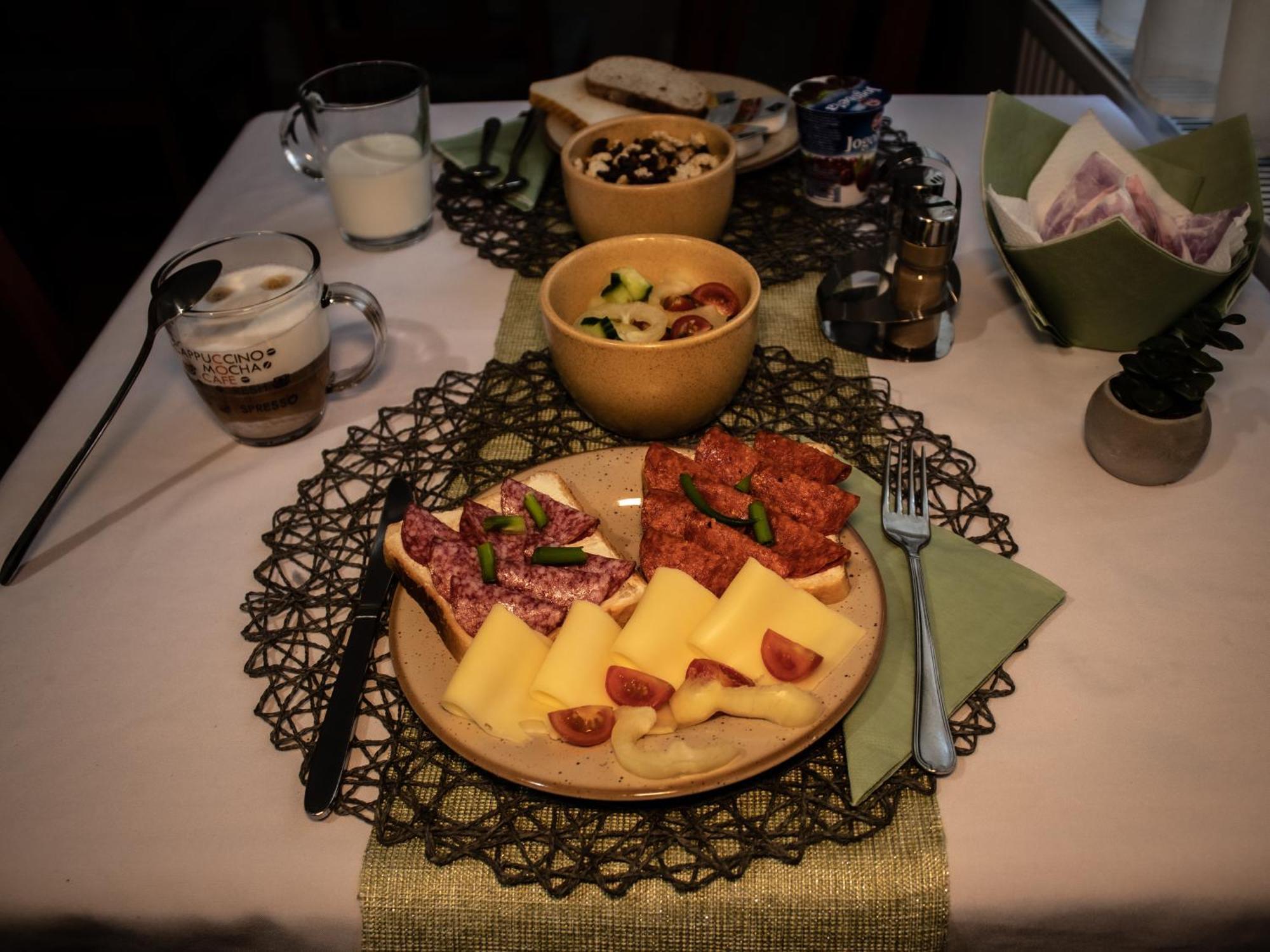 Katalinkert Panzio Bed and Breakfast Γκιόρ Εξωτερικό φωτογραφία